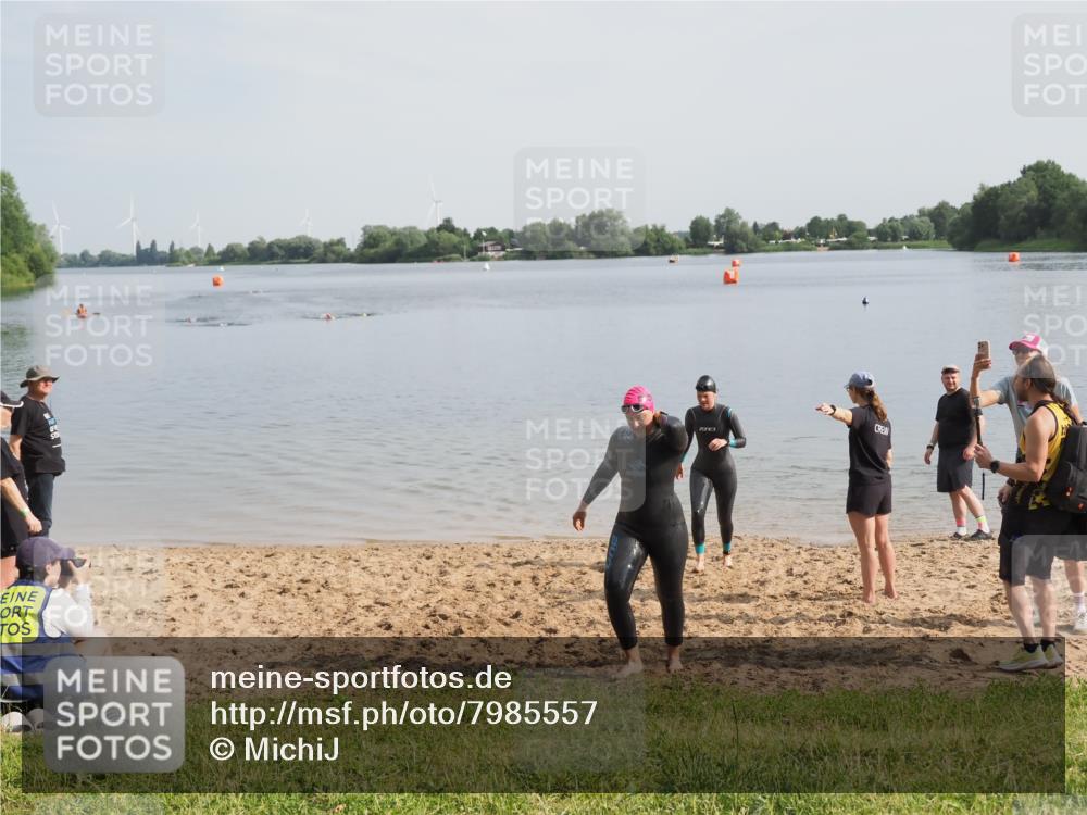21.06.2025 - 27. Vierlanden-Triathlon MichiJ http://msf.ph/oto/7985557 15.06.2026 09:10:24 Schwimmen 213, 218, 250 meine-sportfotos.de