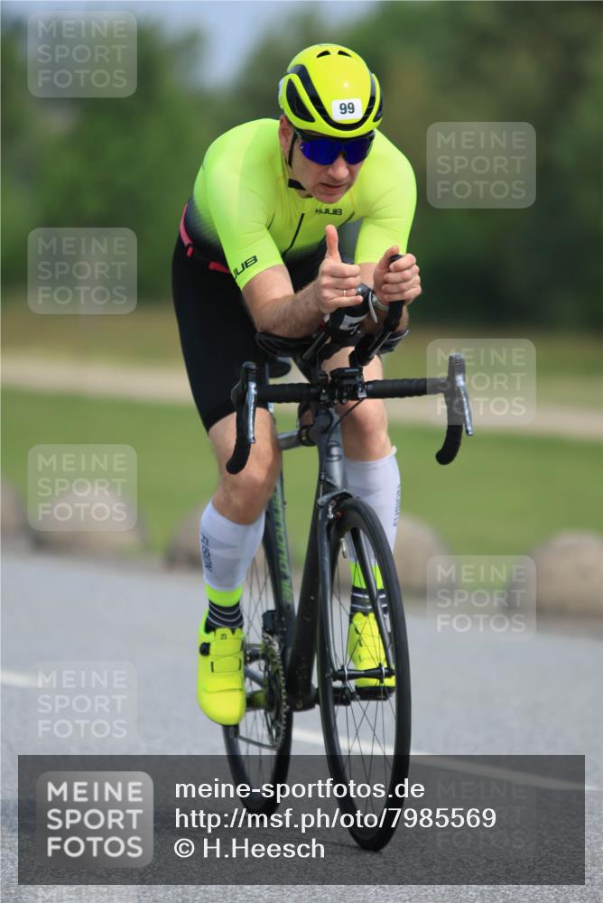 15.06.2025 - 27. Vierlanden-Triathlon H.Heesch http://msf.ph/oto/7985569 15.06.2025 11:05:34 Radfahren 82, 99, 222, 552, 688, 718 meine-sportfotos.de