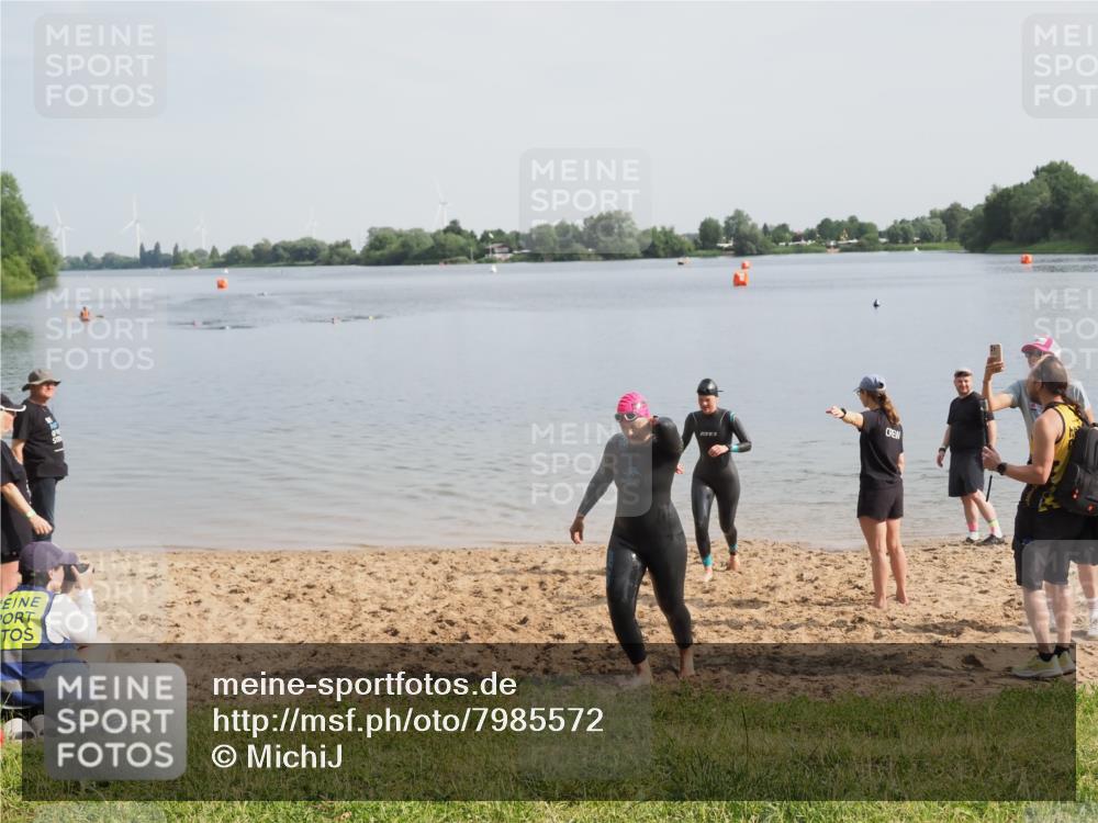 21.06.2025 - 27. Vierlanden-Triathlon MichiJ http://msf.ph/oto/7985572 15.06.2026 09:10:24 Schwimmen 213, 218, 250 meine-sportfotos.de