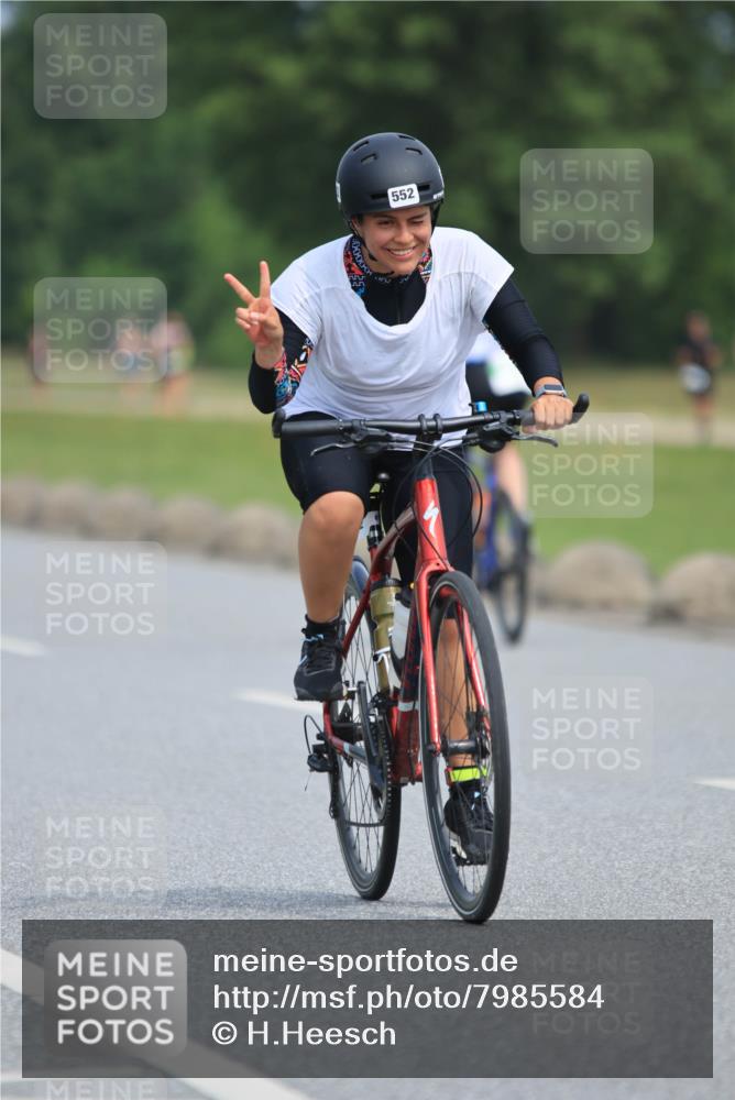 15.06.2025 - 27. Vierlanden-Triathlon H.Heesch http://msf.ph/oto/7985584 15.06.2025 11:05:37 Radfahren 82, 99, 222, 552, 688 meine-sportfotos.de