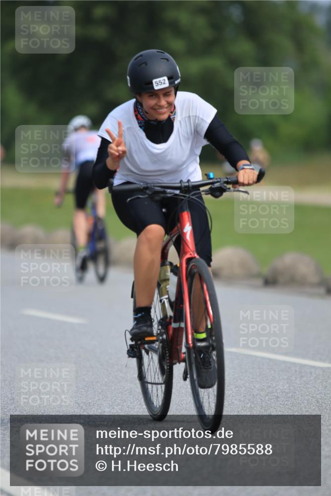 15.06.2025 - 27. Vierlanden-Triathlon H.Heesch http://msf.ph/oto/7985588 15.06.2025 11:05:37 Radfahren 82, 99, 222, 552, 688 meine-sportfotos.de