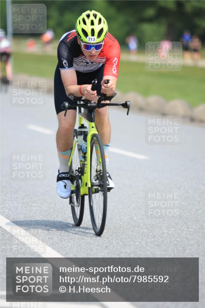 21.06.2025 - 27. Vierlanden-Triathlon H.Heesch http://msf.ph/oto/7985592 15.06.2025 11:31:10 Radfahren 713, 812, 895, 917, 924, 941, 1400 meine-sportfotos.de