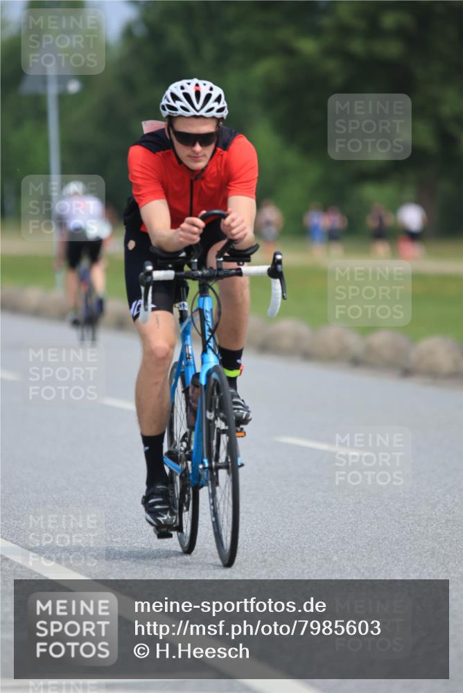 15.06.2025 - 27. Vierlanden-Triathlon H.Heesch http://msf.ph/oto/7985603 15.06.2025 11:05:39 Radfahren 82, 552 meine-sportfotos.de