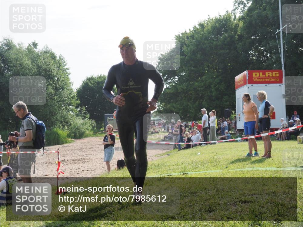 15.06.2025 - 27. Vierlanden-Triathlon KatJ http://msf.ph/oto/7985612 15.06.2025 08:59:05 Schwimmen 208, 227, 235 meine-sportfotos.de