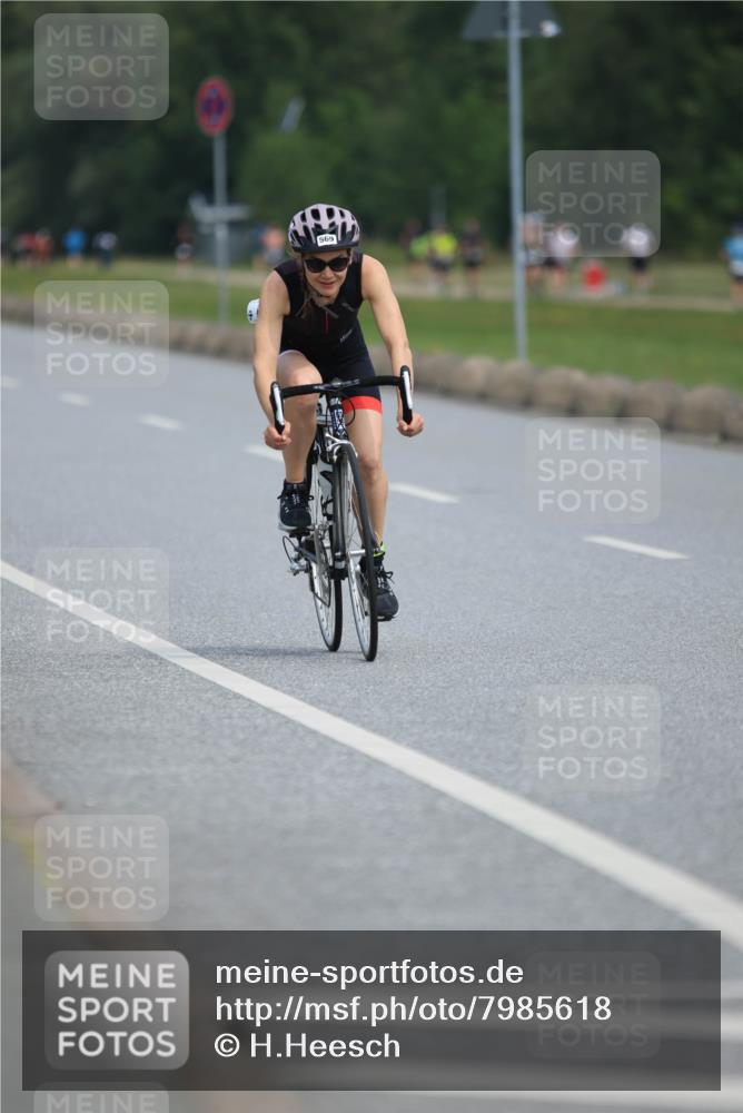 15.06.2025 - 27. Vierlanden-Triathlon H.Heesch http://msf.ph/oto/7985618 15.06.2025 11:06:03 Radfahren 220, 223, 569, 697, 732 meine-sportfotos.de
