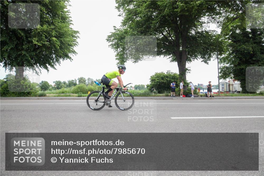 15.06.2025 - 7 Türme Triathlon Yannick Fuchs http://msf.ph/oto/7985670 15.06.2025 11:26:50 Radfahren 212, 326 meine-sportfotos.de