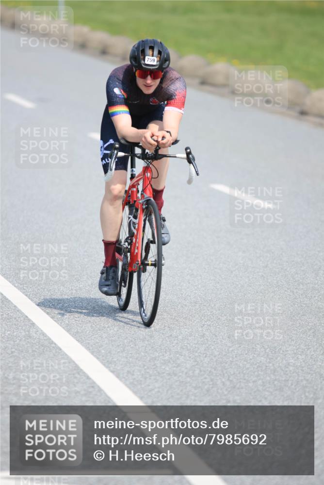 21.06.2025 - 27. Vierlanden-Triathlon H.Heesch http://msf.ph/oto/7985692 15.06.2025 11:31:36 Radfahren 652, 682, 759, 838, 956, 957 meine-sportfotos.de