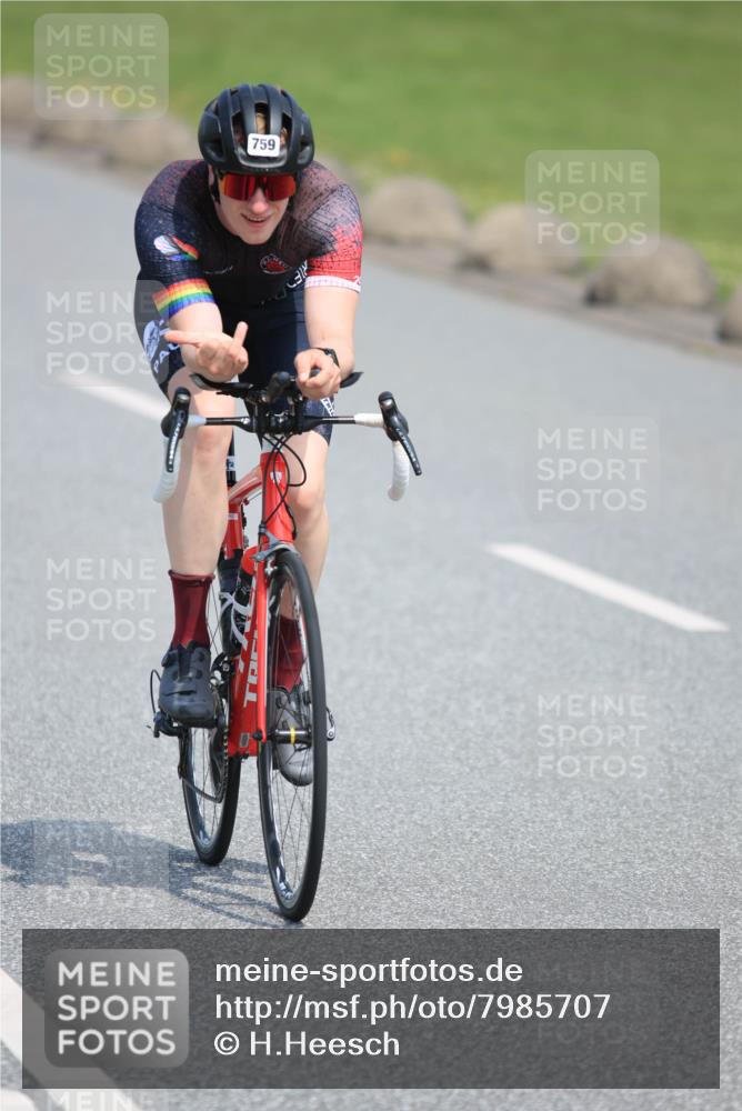 21.06.2025 - 27. Vierlanden-Triathlon H.Heesch http://msf.ph/oto/7985707 15.06.2025 11:31:36 Radfahren 652, 682, 759, 838, 956, 957 meine-sportfotos.de