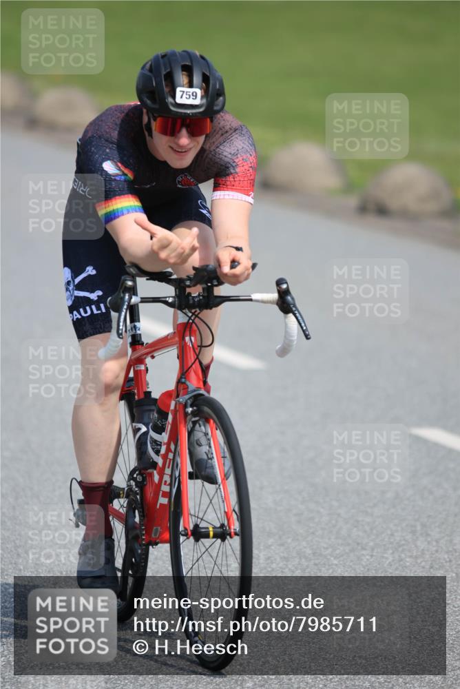 21.06.2025 - 27. Vierlanden-Triathlon H.Heesch http://msf.ph/oto/7985711 15.06.2025 11:31:36 Radfahren 652, 682, 759, 838, 956, 957 meine-sportfotos.de