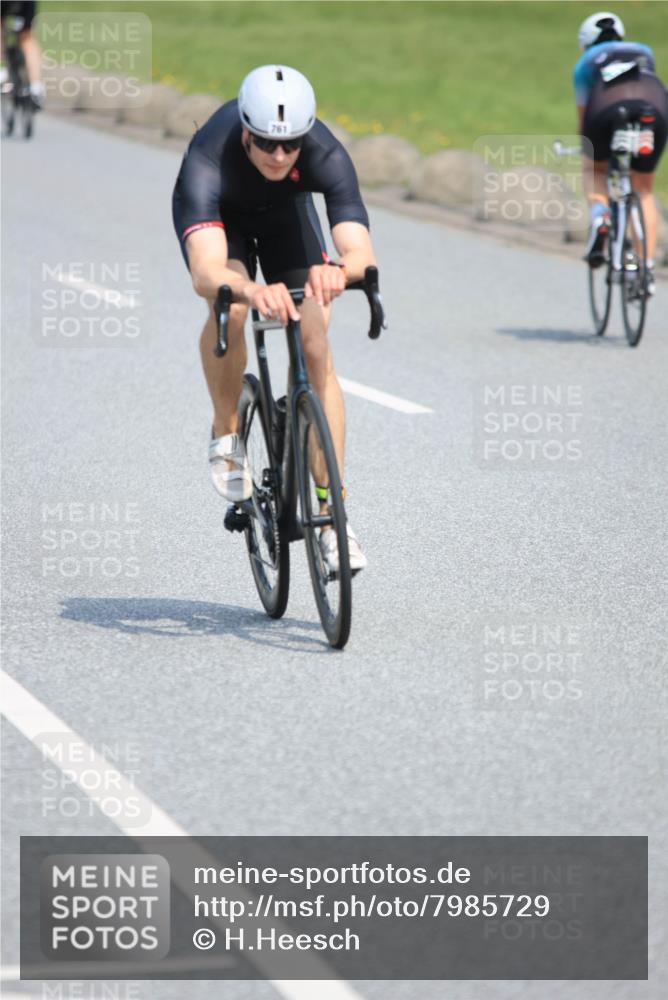 21.06.2025 - 27. Vierlanden-Triathlon H.Heesch http://msf.ph/oto/7985729 15.06.2025 11:31:56 Radfahren 113, 761, 898, 913, 959 meine-sportfotos.de