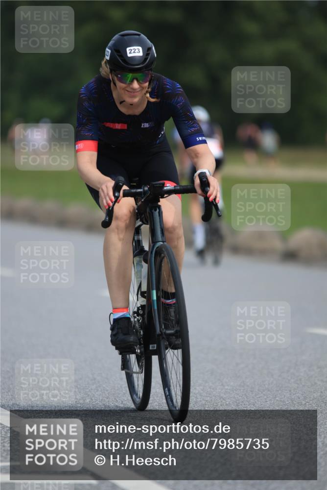 15.06.2025 - 27. Vierlanden-Triathlon H.Heesch http://msf.ph/oto/7985735 15.06.2025 11:06:11 Radfahren 16, 206, 220, 223, 697, 705, 760 meine-sportfotos.de
