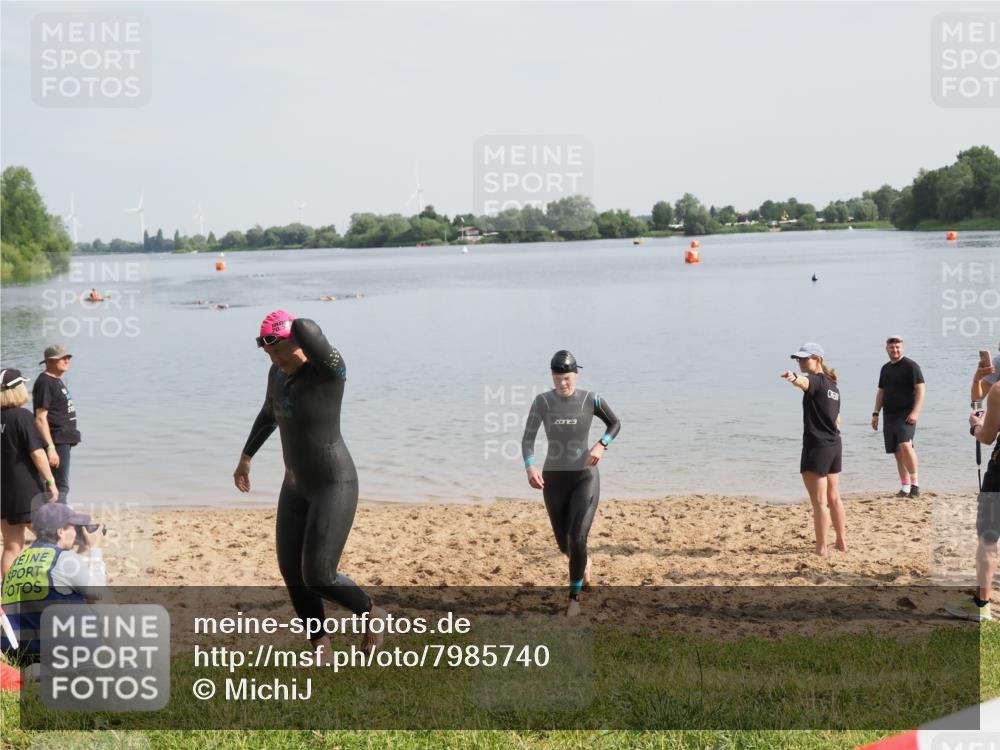 21.06.2025 - 27. Vierlanden-Triathlon MichiJ http://msf.ph/oto/7985740 15.06.2026 09:10:26 Schwimmen 213, 218, 250 meine-sportfotos.de