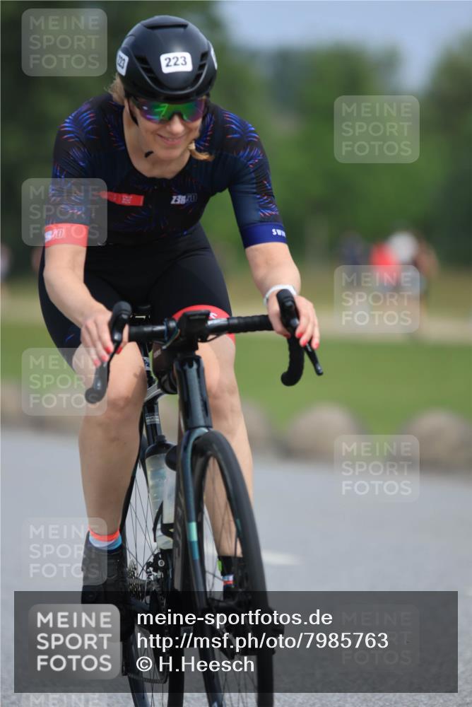 15.06.2025 - 27. Vierlanden-Triathlon H.Heesch http://msf.ph/oto/7985763 15.06.2025 11:06:12 Radfahren 16, 206, 223, 697, 705, 760 meine-sportfotos.de