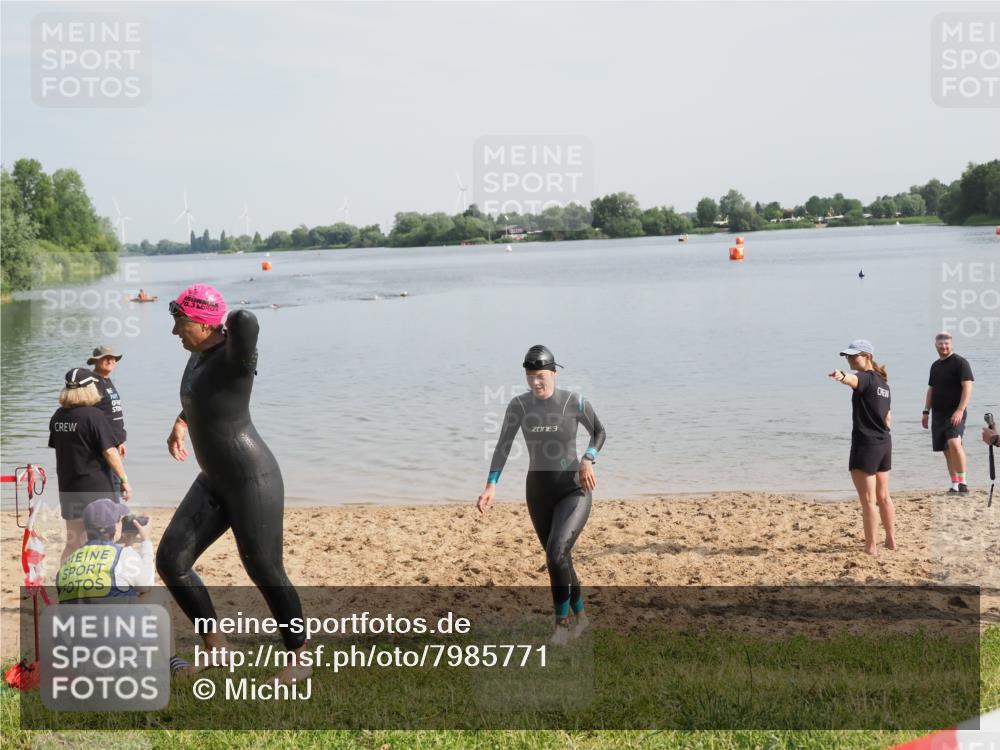 21.06.2025 - 27. Vierlanden-Triathlon MichiJ http://msf.ph/oto/7985771 15.06.2026 09:10:26 Schwimmen 213, 218, 250 meine-sportfotos.de