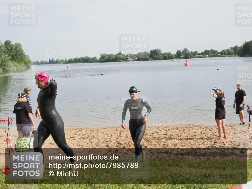 21.06.2025 - 27. Vierlanden-Triathlon MichiJ http://msf.ph/oto/7985789 15.06.2026 09:10:26 Schwimmen 213, 218, 250 meine-sportfotos.de