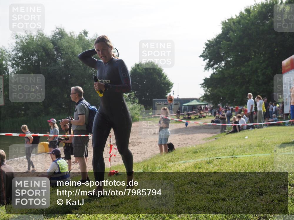 15.06.2025 - 27. Vierlanden-Triathlon KatJ http://msf.ph/oto/7985794 15.06.2025 08:59:14 Schwimmen 227 meine-sportfotos.de