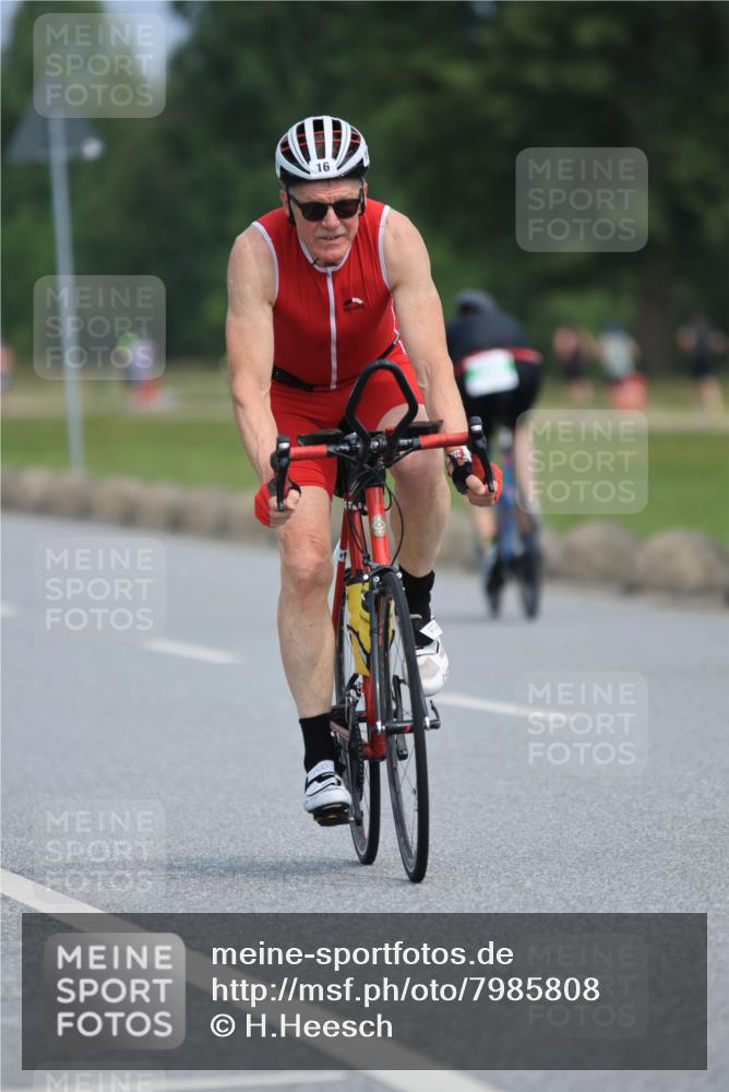 15.06.2025 - 27. Vierlanden-Triathlon H.Heesch http://msf.ph/oto/7985808 15.06.2025 11:06:17 Radfahren 16, 206, 485, 539, 705, 760 meine-sportfotos.de