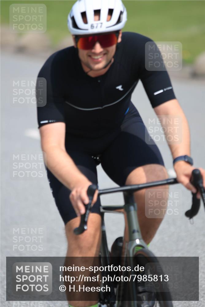 21.06.2025 - 27. Vierlanden-Triathlon H.Heesch http://msf.ph/oto/7985813 15.06.2025 11:32:32 Radfahren 677, 716 meine-sportfotos.de