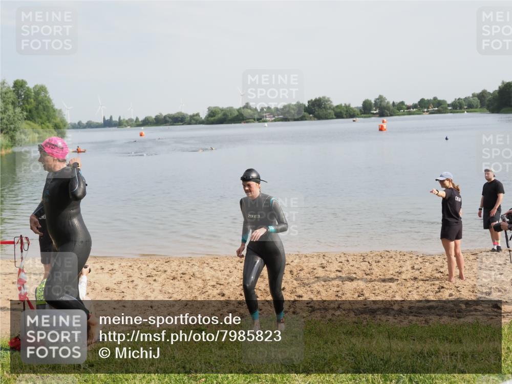 21.06.2025 - 27. Vierlanden-Triathlon MichiJ http://msf.ph/oto/7985823 15.06.2026 09:10:27 Schwimmen 213, 218, 250 meine-sportfotos.de