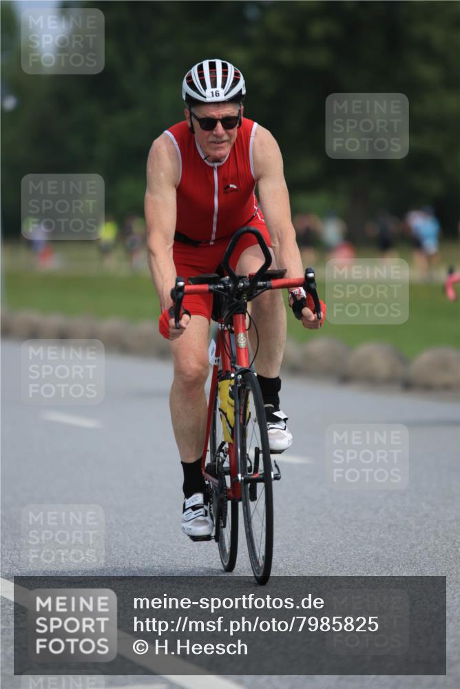 15.06.2025 - 27. Vierlanden-Triathlon H.Heesch http://msf.ph/oto/7985825 15.06.2025 11:06:18 Radfahren 16, 485, 539, 705 meine-sportfotos.de