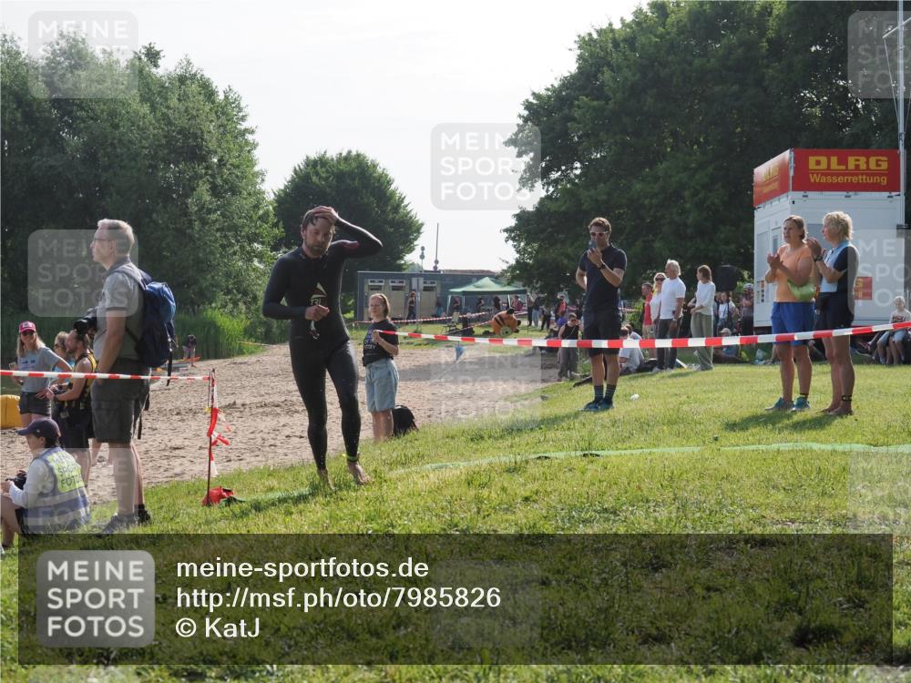 15.06.2025 - 27. Vierlanden-Triathlon KatJ http://msf.ph/oto/7985826 15.06.2025 08:59:58 Schwimmen 241 meine-sportfotos.de
