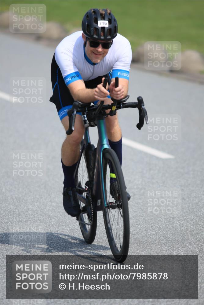 21.06.2025 - 27. Vierlanden-Triathlon H.Heesch http://msf.ph/oto/7985878 15.06.2025 11:32:40 Radfahren 716 meine-sportfotos.de