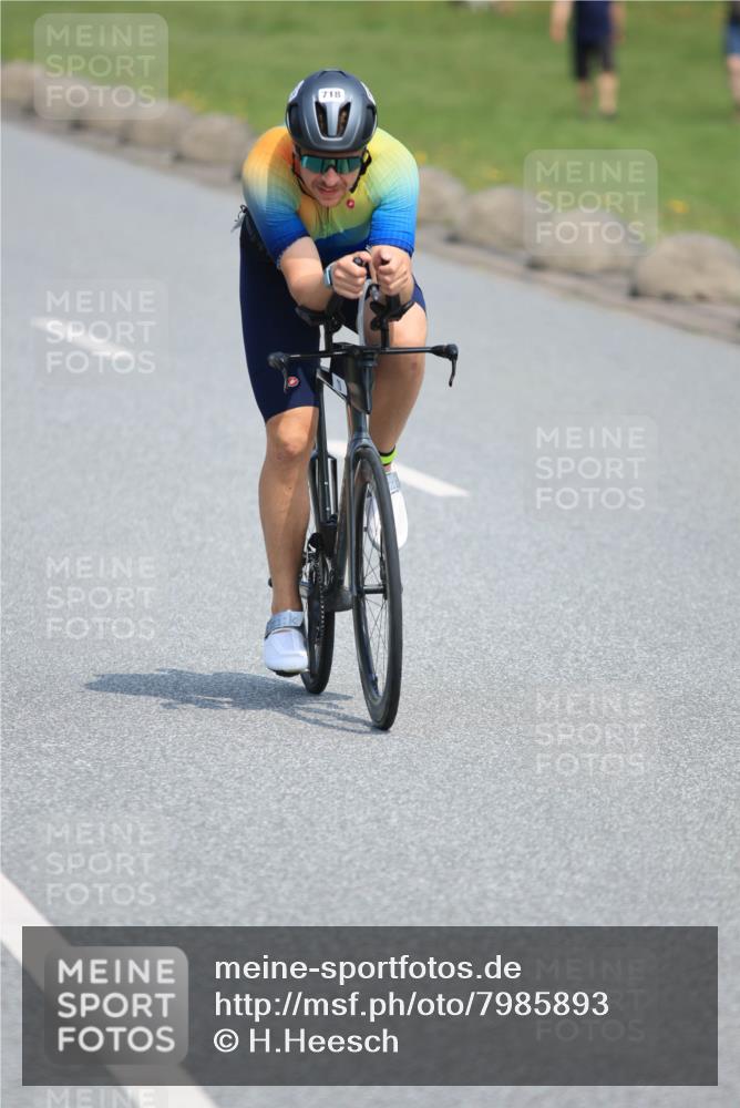 21.06.2025 - 27. Vierlanden-Triathlon H.Heesch http://msf.ph/oto/7985893 15.06.2025 11:32:49 Radfahren 718, 744, 771 meine-sportfotos.de