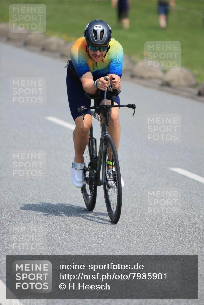 21.06.2025 - 27. Vierlanden-Triathlon H.Heesch http://msf.ph/oto/7985901 15.06.2025 11:32:49 Radfahren 718, 744, 771 meine-sportfotos.de