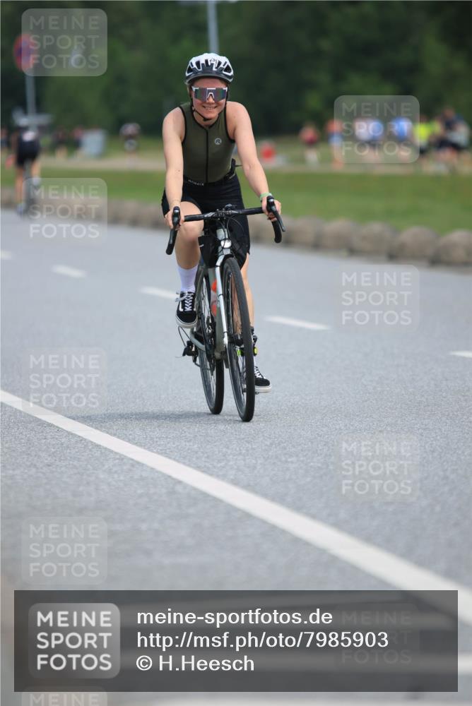 15.06.2025 - 27. Vierlanden-Triathlon H.Heesch http://msf.ph/oto/7985903 15.06.2025 11:06:24 Radfahren 5, 128, 485, 539 meine-sportfotos.de