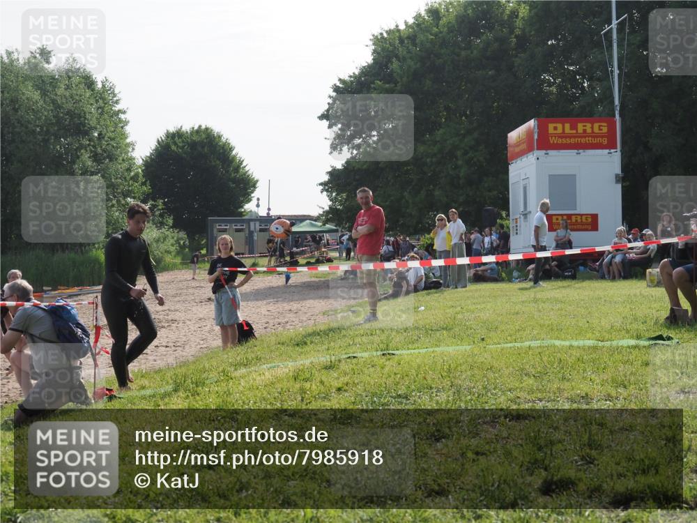 15.06.2025 - 27. Vierlanden-Triathlon KatJ http://msf.ph/oto/7985918 15.06.2025 09:00:43 Schwimmen 58 meine-sportfotos.de