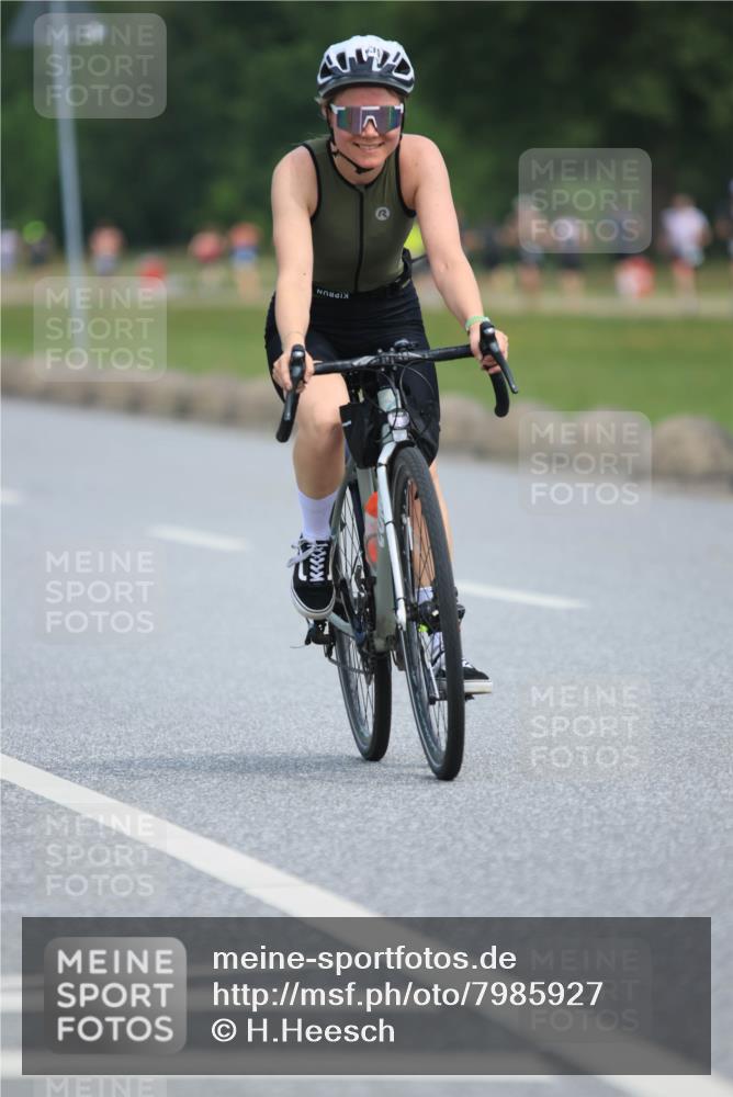 15.06.2025 - 27. Vierlanden-Triathlon H.Heesch http://msf.ph/oto/7985927 15.06.2025 11:06:24 Radfahren 5, 128, 485, 539 meine-sportfotos.de