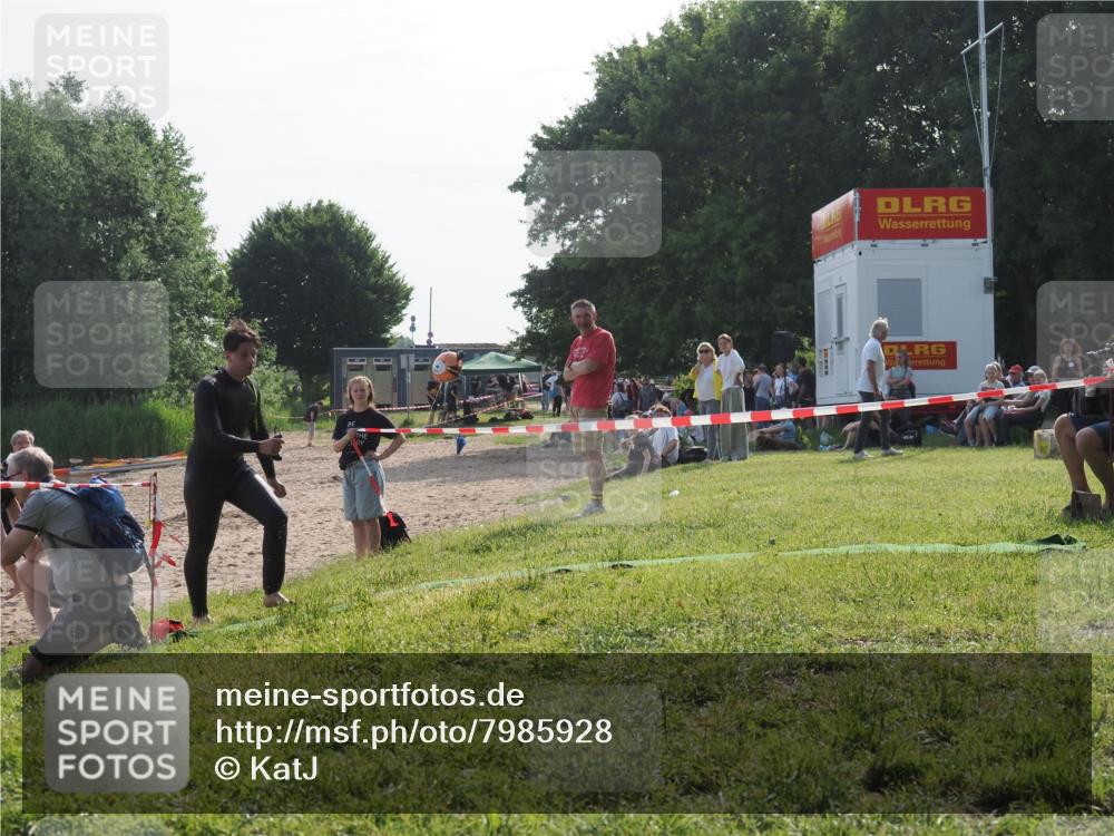 15.06.2025 - 27. Vierlanden-Triathlon KatJ http://msf.ph/oto/7985928 15.06.2025 09:00:43 Schwimmen 58 meine-sportfotos.de