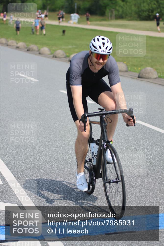 21.06.2025 - 27. Vierlanden-Triathlon H.Heesch http://msf.ph/oto/7985931 15.06.2025 11:32:56 Radfahren 650, 744, 771 meine-sportfotos.de