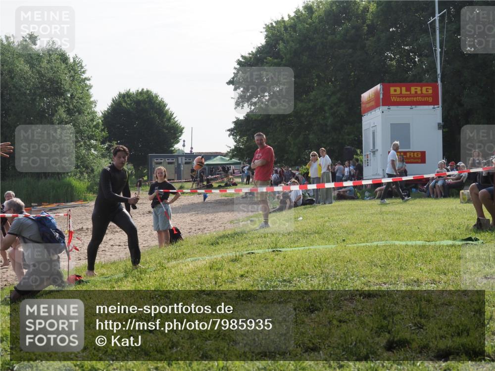 15.06.2025 - 27. Vierlanden-Triathlon KatJ http://msf.ph/oto/7985935 15.06.2025 09:00:43 Schwimmen 58 meine-sportfotos.de