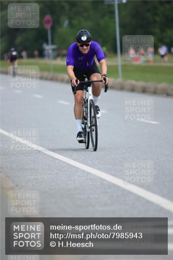 15.06.2025 - 27. Vierlanden-Triathlon H.Heesch http://msf.ph/oto/7985943 15.06.2025 11:06:26 Radfahren 5, 128, 539, 774 meine-sportfotos.de
