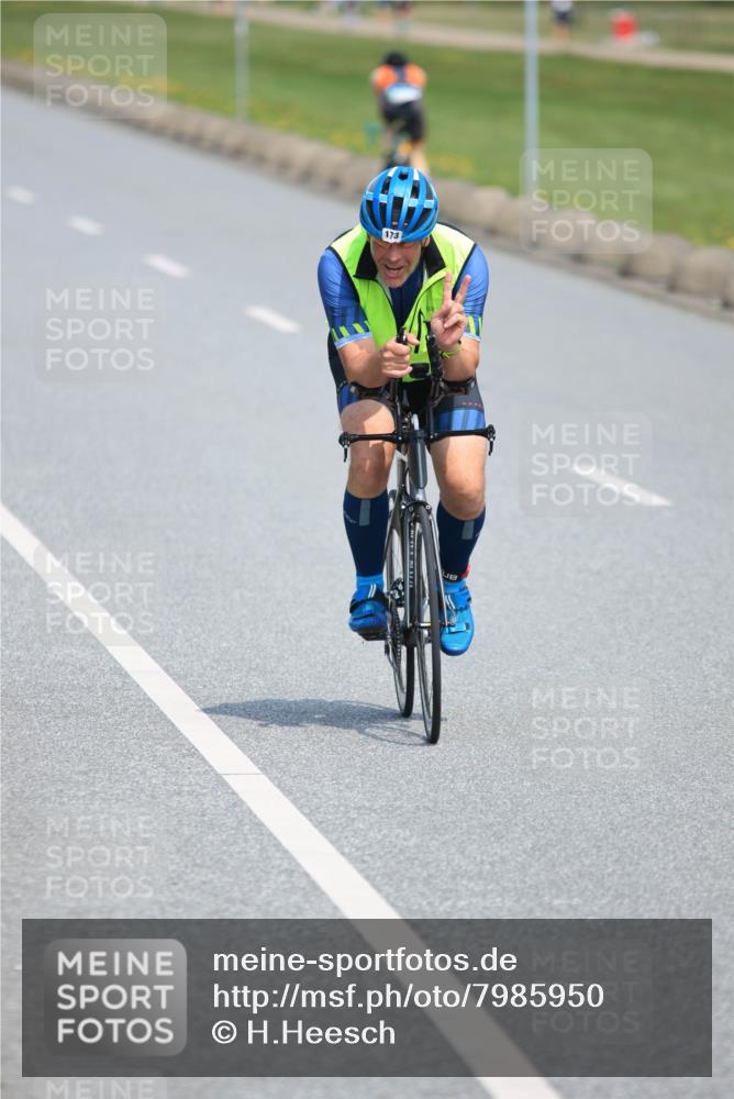 21.06.2025 - 27. Vierlanden-Triathlon H.Heesch http://msf.ph/oto/7985950 15.06.2025 11:33:05 Radfahren 173, 755, 757, 950 meine-sportfotos.de