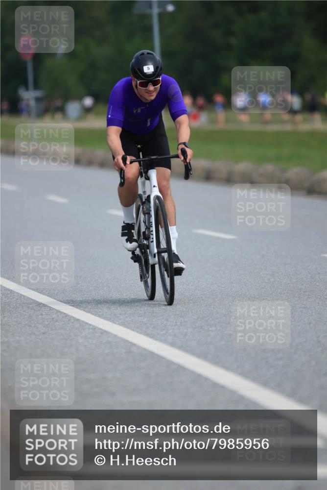 15.06.2025 - 27. Vierlanden-Triathlon H.Heesch http://msf.ph/oto/7985956 15.06.2025 11:06:26 Radfahren 5, 128, 539, 774 meine-sportfotos.de