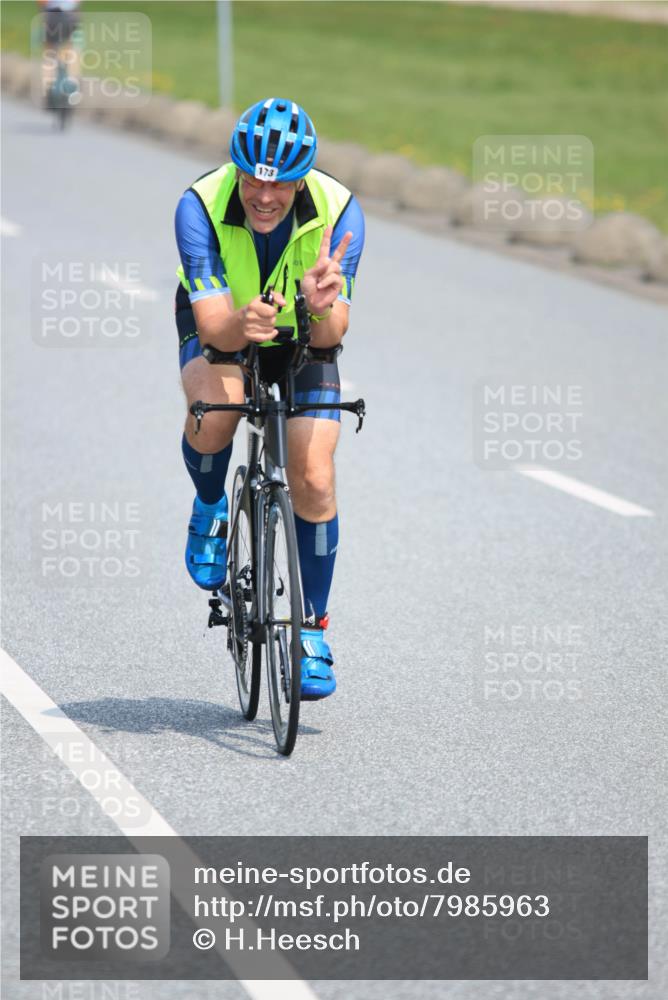 21.06.2025 - 27. Vierlanden-Triathlon H.Heesch http://msf.ph/oto/7985963 15.06.2025 11:33:06 Radfahren 173, 755, 757, 950 meine-sportfotos.de