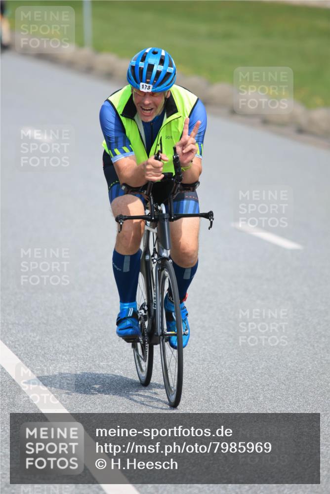 21.06.2025 - 27. Vierlanden-Triathlon H.Heesch http://msf.ph/oto/7985969 15.06.2025 11:33:06 Radfahren 173, 755, 757, 950 meine-sportfotos.de