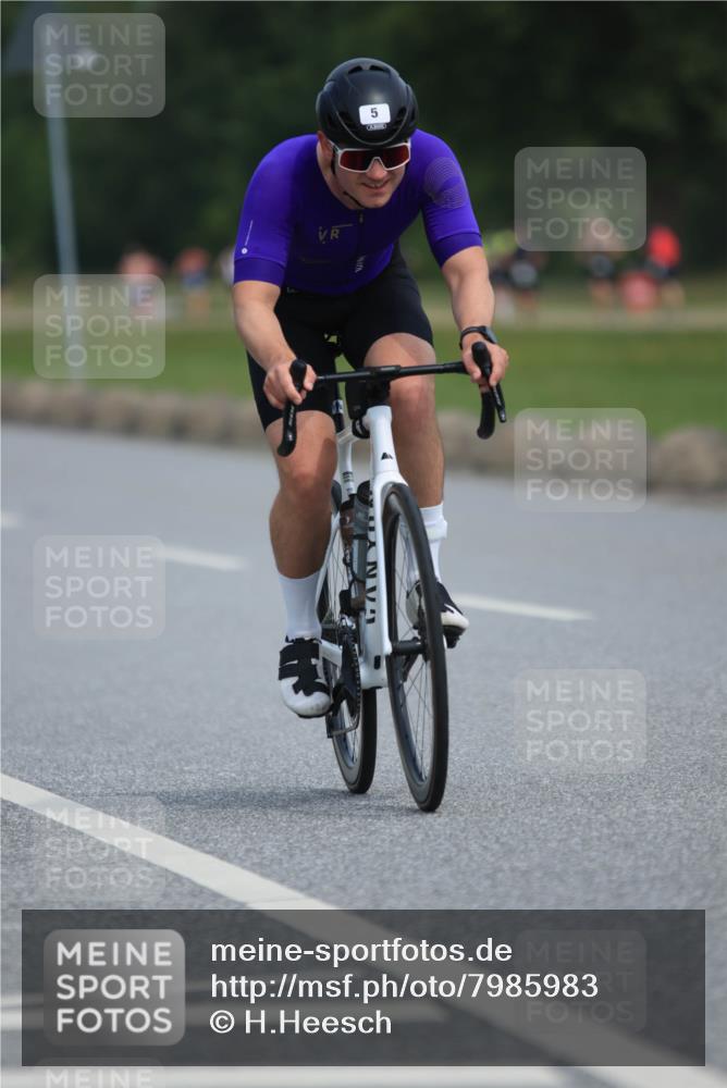 15.06.2025 - 27. Vierlanden-Triathlon H.Heesch http://msf.ph/oto/7985983 15.06.2025 11:06:27 Radfahren 5, 128, 539, 774 meine-sportfotos.de