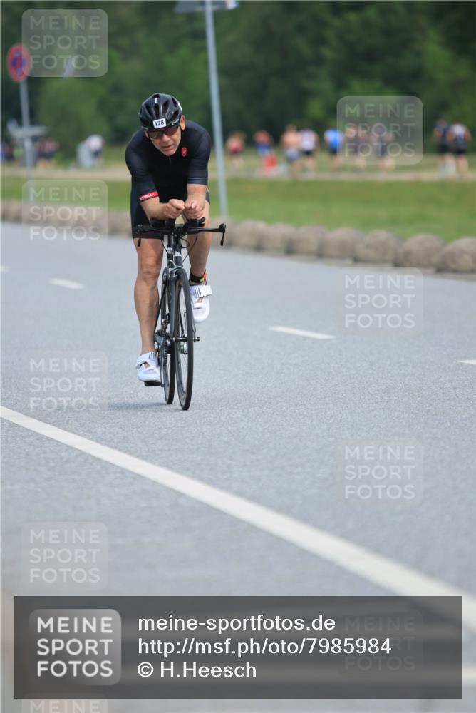 15.06.2025 - 27. Vierlanden-Triathlon H.Heesch http://msf.ph/oto/7985984 15.06.2025 11:06:29 Radfahren 5, 128, 539, 774 meine-sportfotos.de