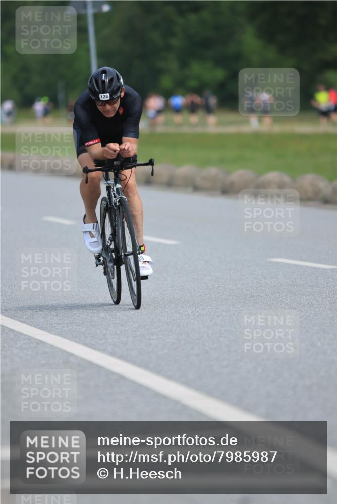 15.06.2025 - 27. Vierlanden-Triathlon H.Heesch http://msf.ph/oto/7985987 15.06.2025 11:06:30 Radfahren 5, 128, 774 meine-sportfotos.de