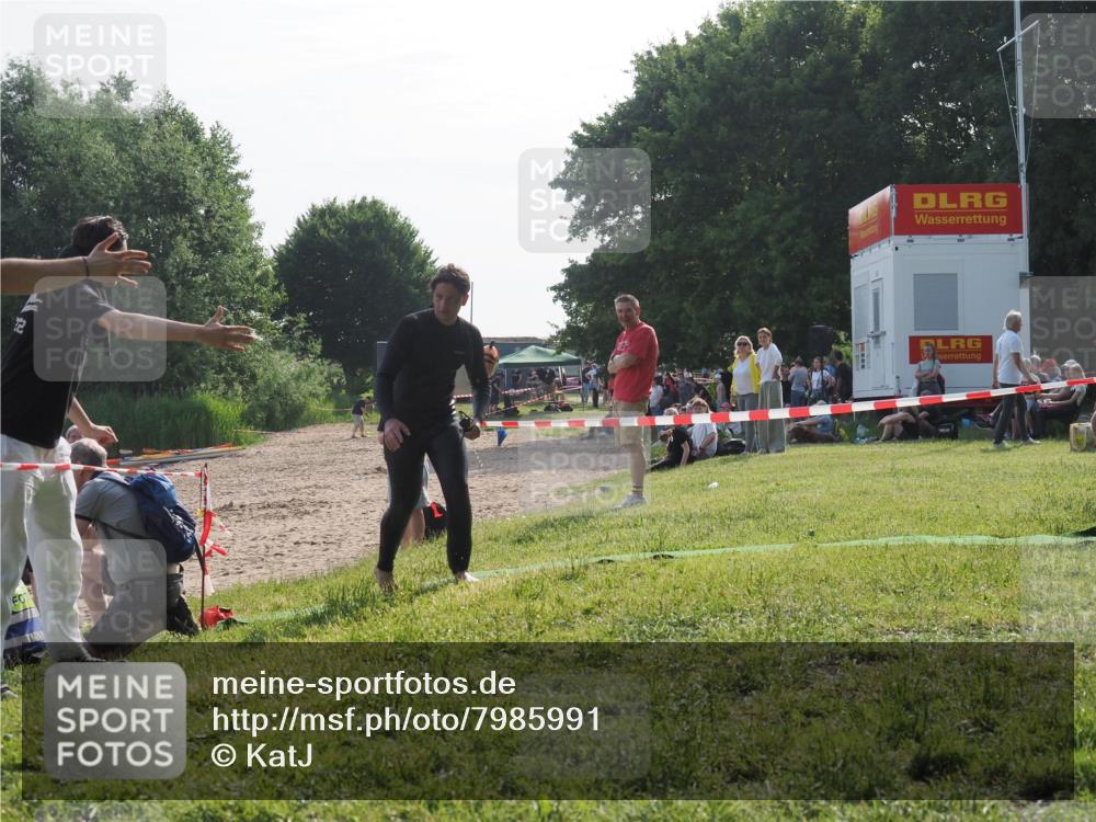 15.06.2025 - 27. Vierlanden-Triathlon KatJ http://msf.ph/oto/7985991 15.06.2025 09:00:44 Schwimmen 58 meine-sportfotos.de