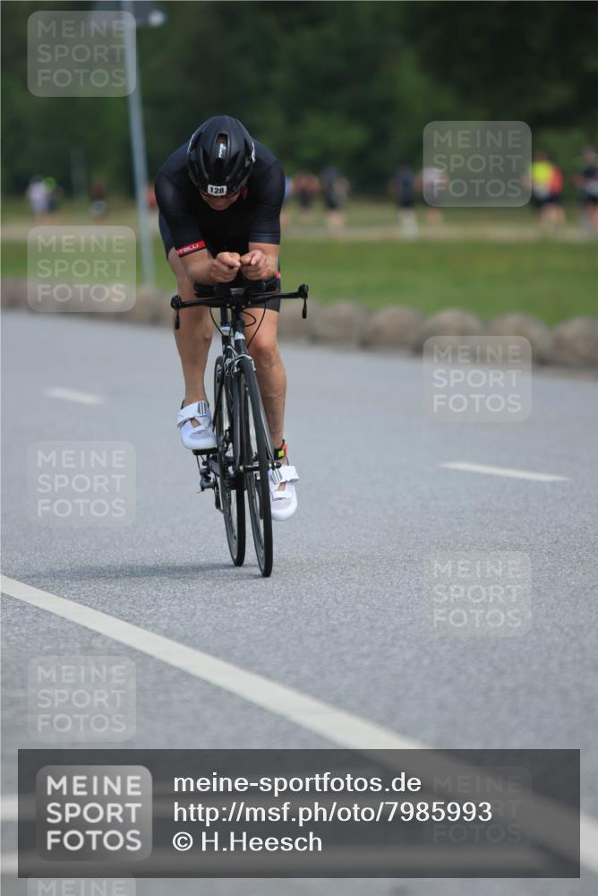 15.06.2025 - 27. Vierlanden-Triathlon H.Heesch http://msf.ph/oto/7985993 15.06.2025 11:06:30 Radfahren 5, 128, 774 meine-sportfotos.de