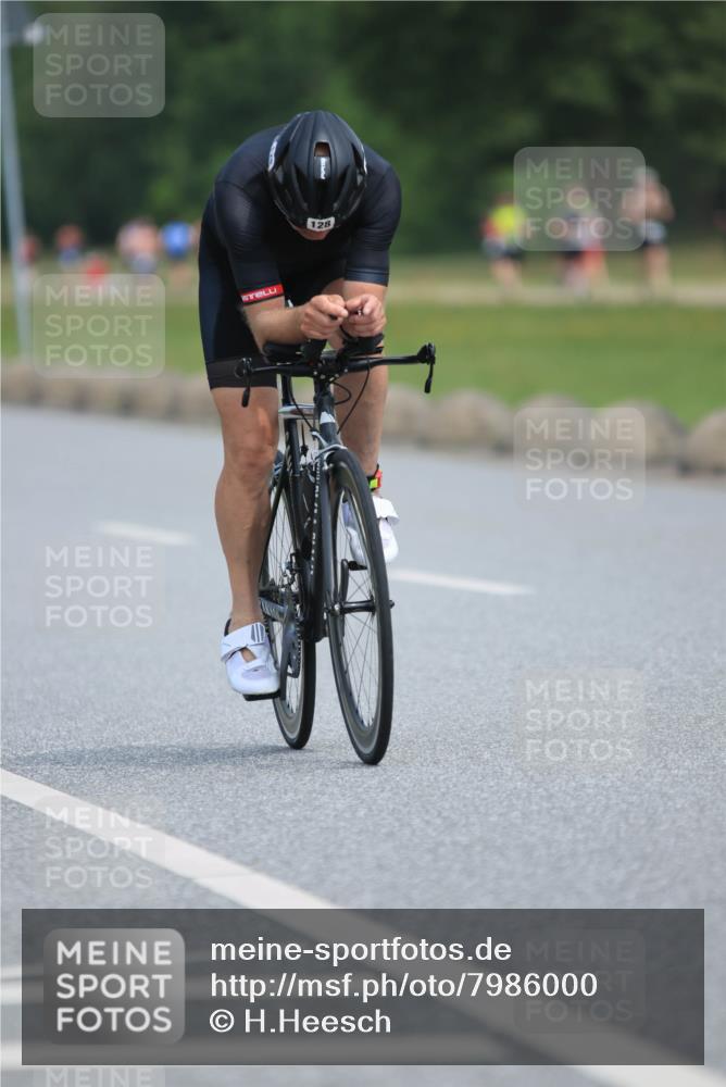 15.06.2025 - 27. Vierlanden-Triathlon H.Heesch http://msf.ph/oto/7986000 15.06.2025 11:06:30 Radfahren 5, 128, 774 meine-sportfotos.de