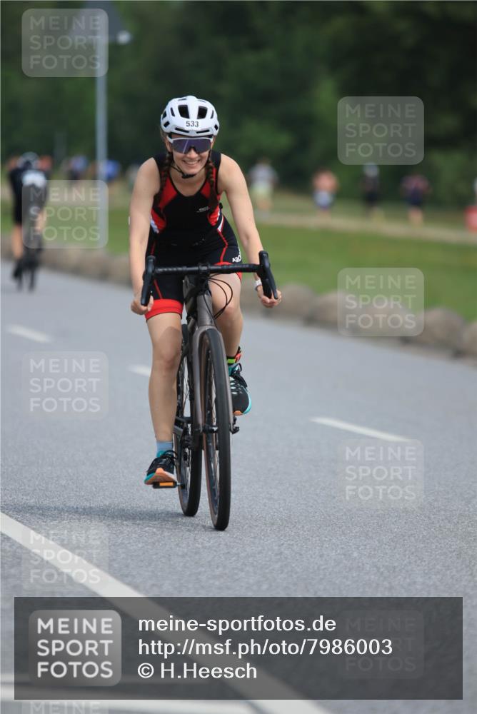 15.06.2025 - 27. Vierlanden-Triathlon H.Heesch http://msf.ph/oto/7986003 15.06.2025 11:06:41 Radfahren 21, 533 meine-sportfotos.de
