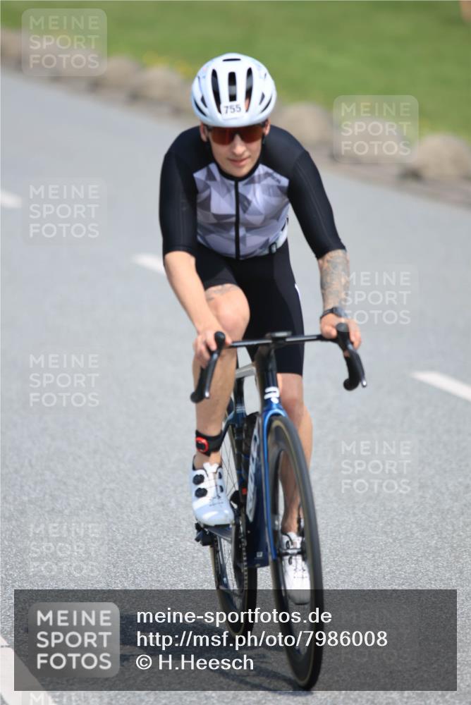 21.06.2025 - 27. Vierlanden-Triathlon H.Heesch http://msf.ph/oto/7986008 15.06.2025 11:33:09 Radfahren 173, 755, 757, 914, 950 meine-sportfotos.de