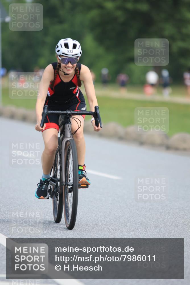 15.06.2025 - 27. Vierlanden-Triathlon H.Heesch http://msf.ph/oto/7986011 15.06.2025 11:06:41 Radfahren 21, 533 meine-sportfotos.de