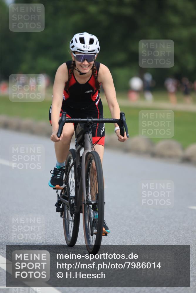 15.06.2025 - 27. Vierlanden-Triathlon H.Heesch http://msf.ph/oto/7986014 15.06.2025 11:06:41 Radfahren 21, 533 meine-sportfotos.de