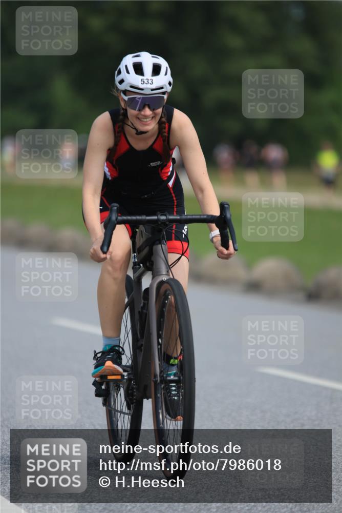 15.06.2025 - 27. Vierlanden-Triathlon H.Heesch http://msf.ph/oto/7986018 15.06.2025 11:06:42 Radfahren 21, 533, 593 meine-sportfotos.de